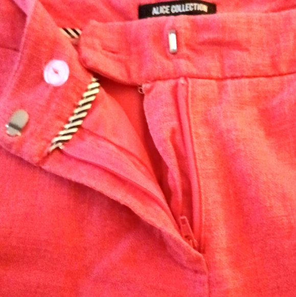BOGO FREE NWOT Alice Collection Scalloped Hemline Coral Shorts Size 4 - Picture 3 of 7